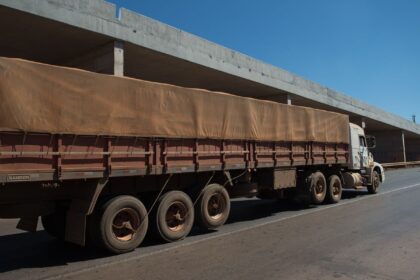 smart-money:-policia-civil-do-rj-faz-operacao-contra-roubo-de-cargas