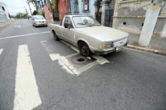 bueiros-sem-tampa-representam-armadilhas-pelas-ruas